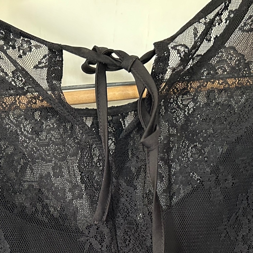CAbi " Date Night" Black Floral Lace Sheath  Lined Sleeveless Cami Tank Blouse - Picture 7 of 12